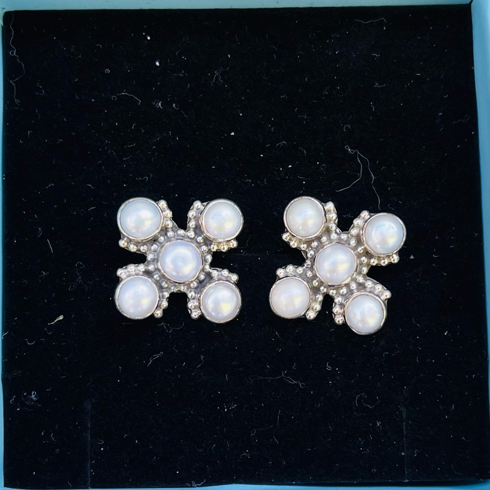 Mother of Pearl Earrings In 925 Sterling Silver. - Picture 1 of 4